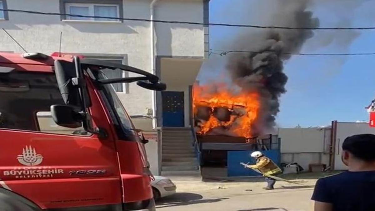 Pendik'te korkutan yangın! Alevler kısa sürede her yeri sardı