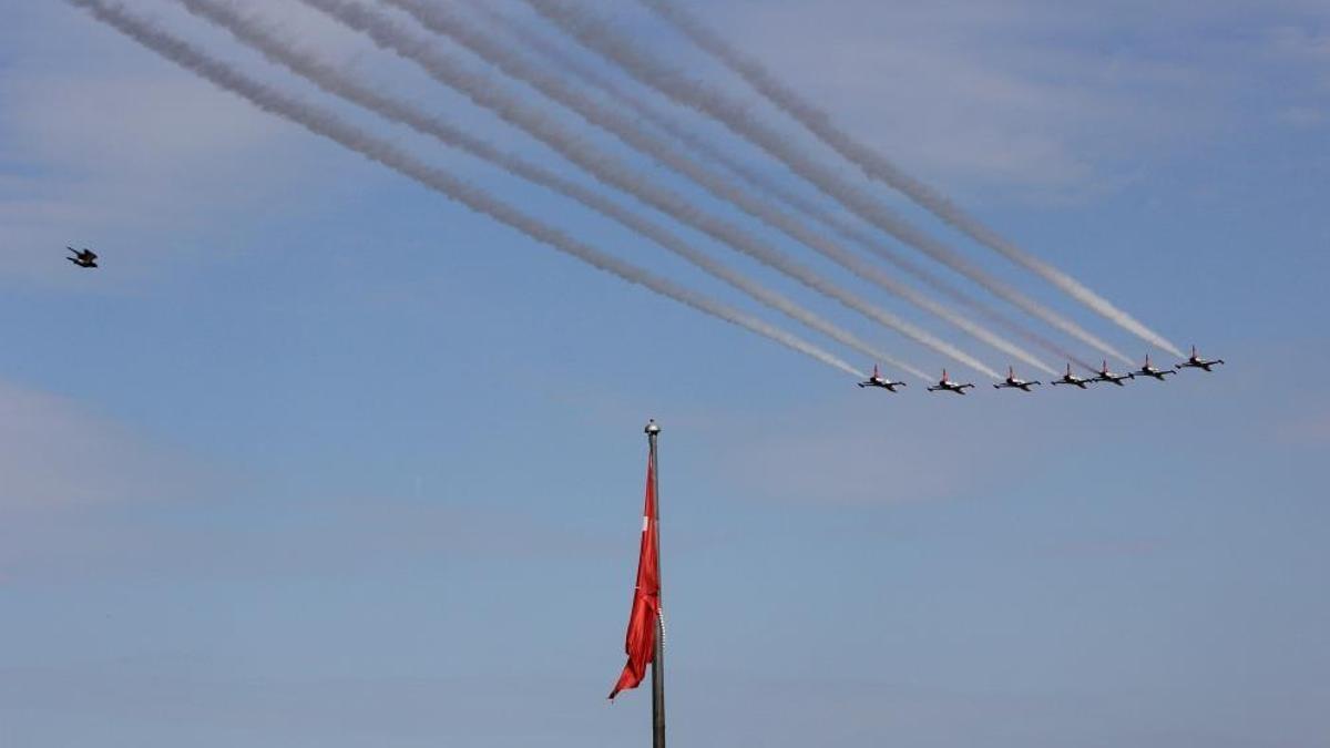 Samsun'da Türk Yıldızları ve SOLOTÜRK heyecanı! Nefes kesen gösteri