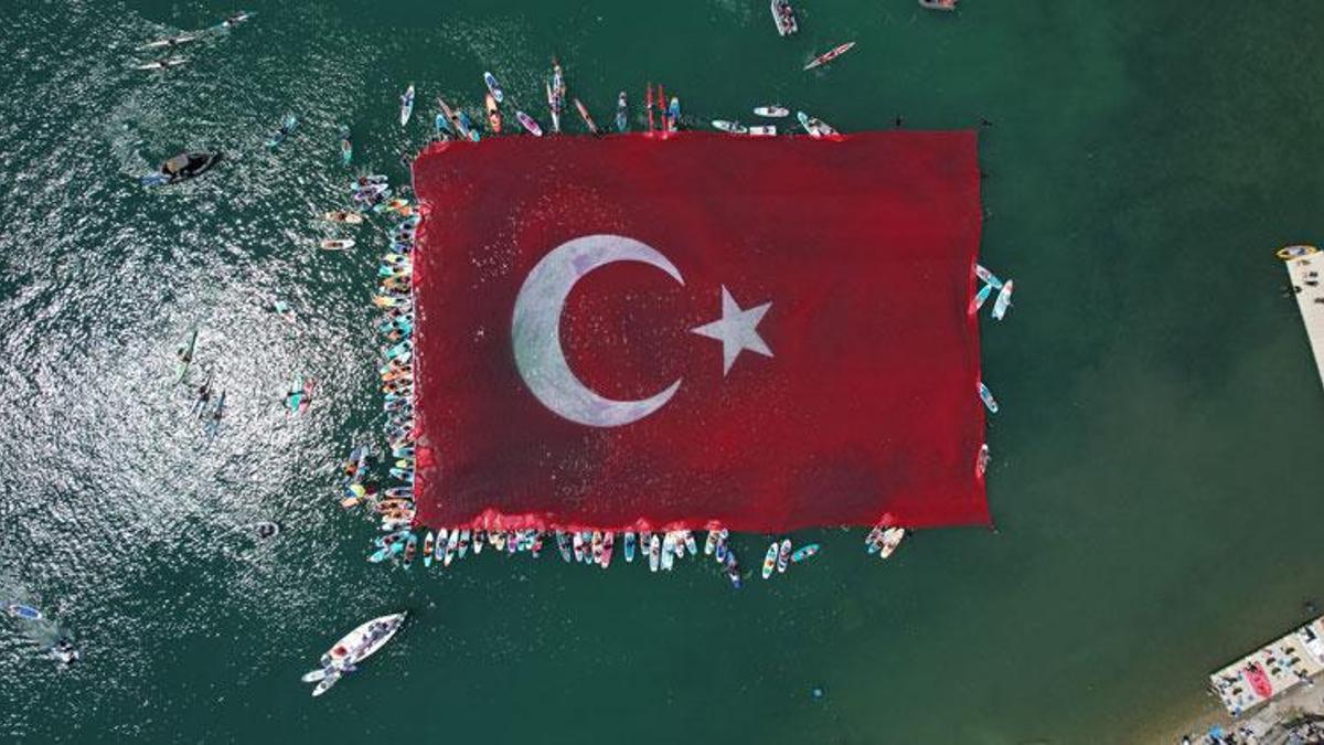 Doğa harikası Sapanca Gölü'nde tüyleri diken diken eden görsel şölen