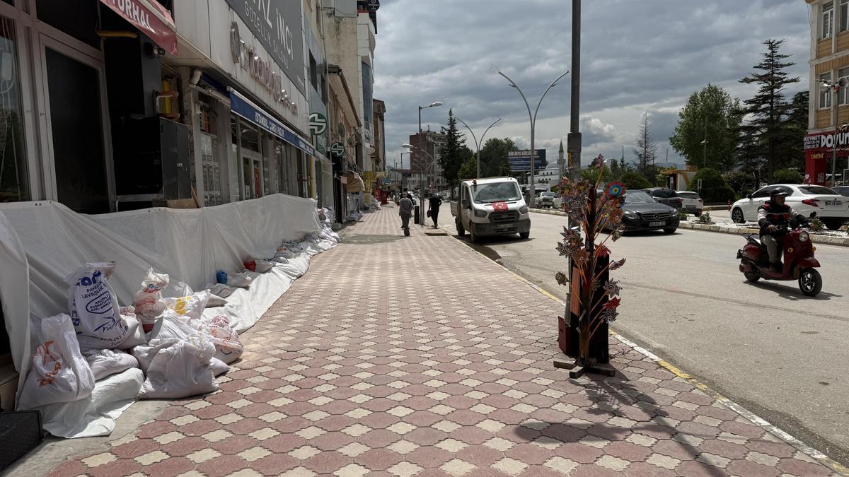 Almus Barajı’nda taşkın alarmı: Turhal’da esnaf kepenk kapattı