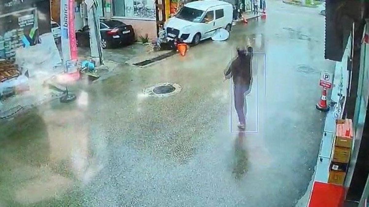 Ticari aracın altında kaldılar, yürüyerek taburcu oldular