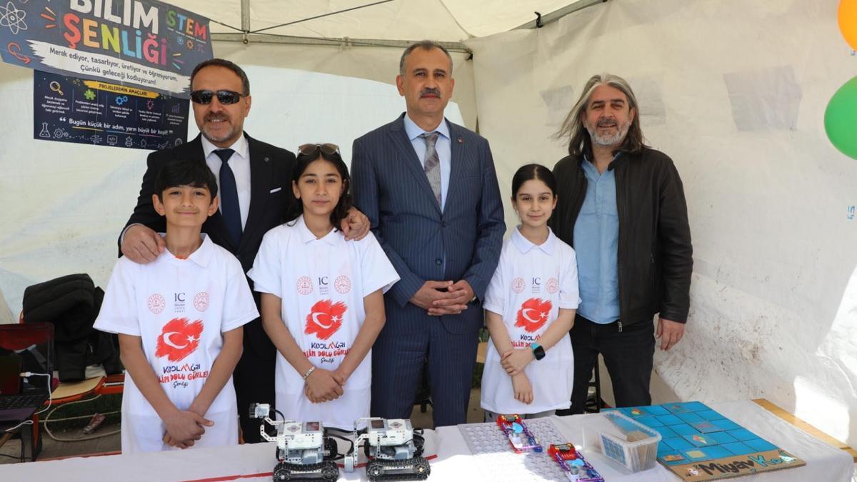Ağrı’da ‘Bilim Dolu Günler Bilim Şenliği’ başladı