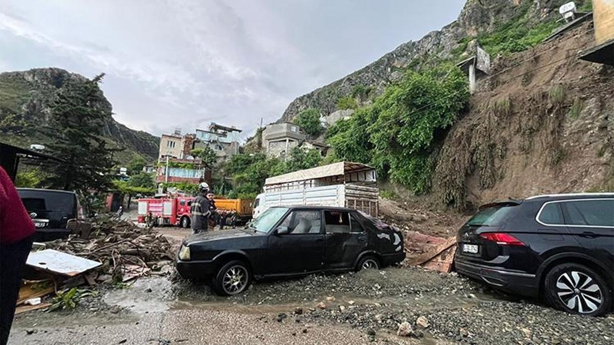 Hatay'da heyelan nedeniyle müstakil ev çöktü:! Ölü ve yaralılar var