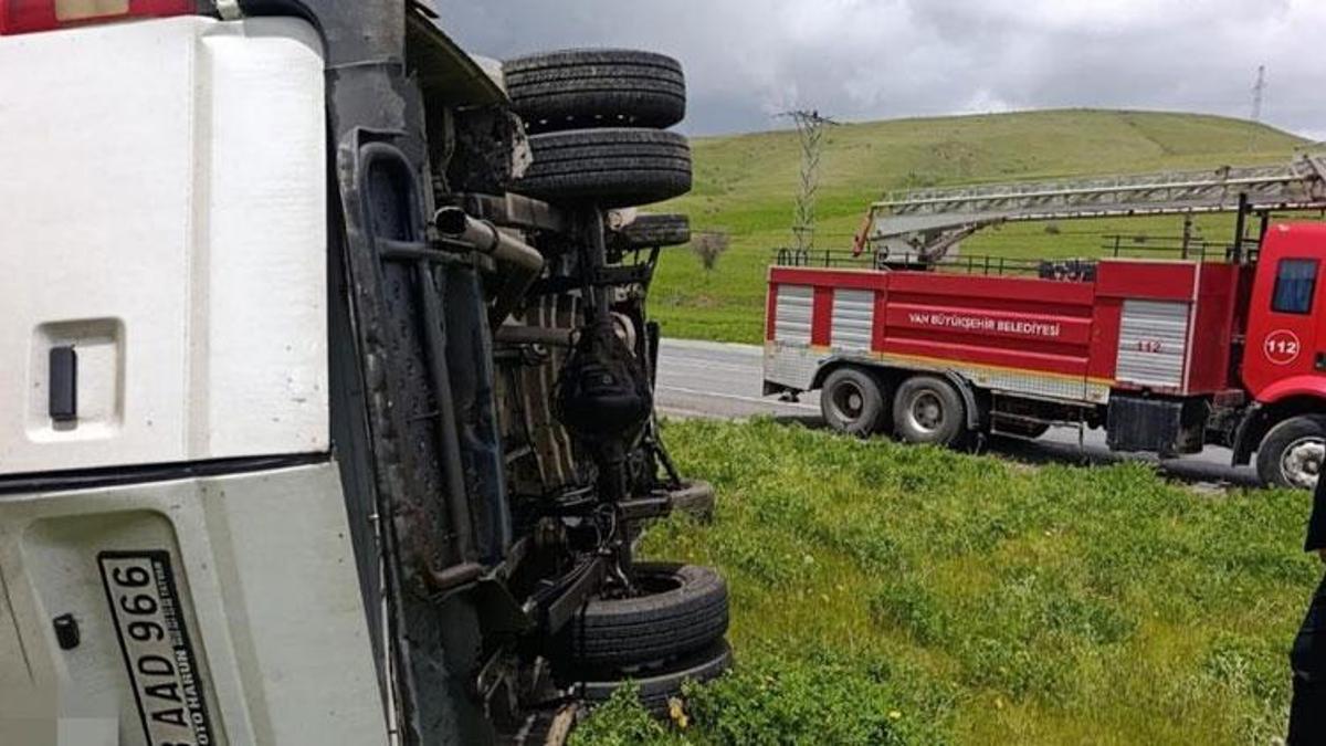 Van’da minibüs devrildi 2 kişi yaralandı