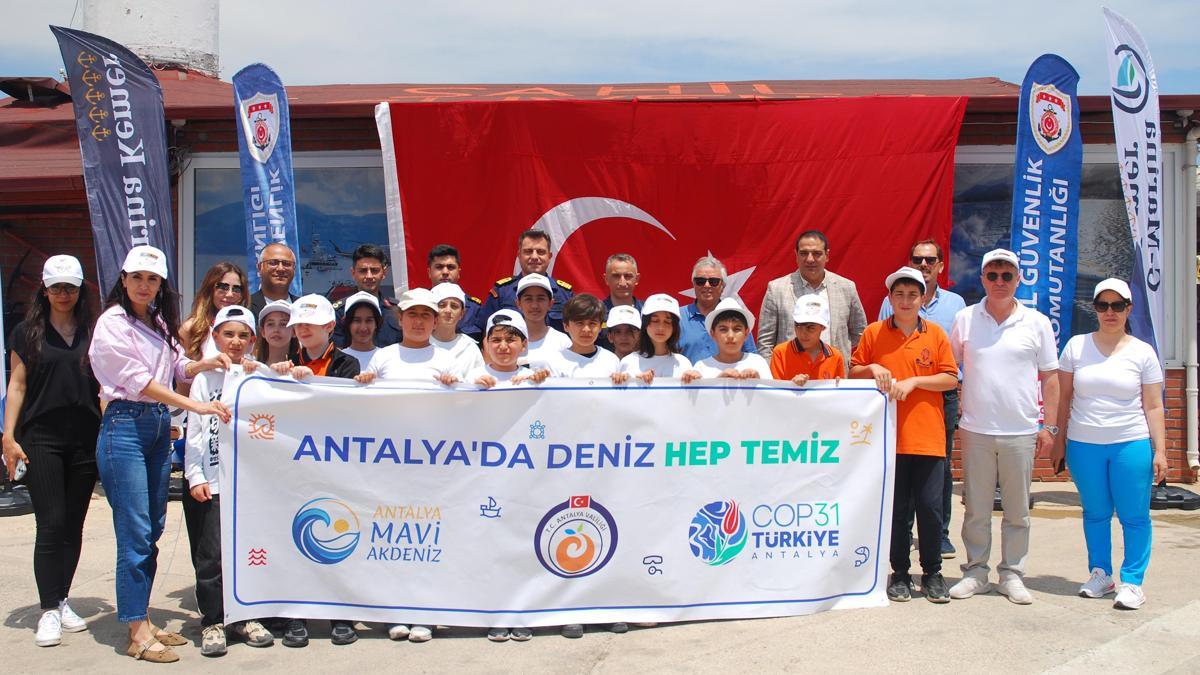 Kemer'de deniz dibi temizliği
