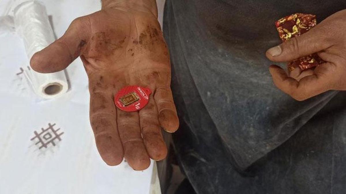 Simitçi fırınında düşürülen altının sahibini arıyor