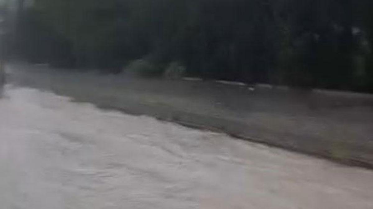 Ankara'da sağanak etkili oldu yollar göle döndü, trafik durma noktasına geldi