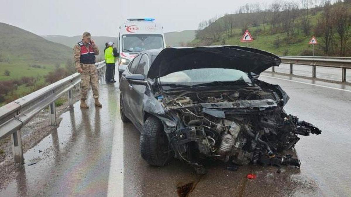 Aşkale'deki zincirleme trafik kazasında 5 araç birbirine girdi