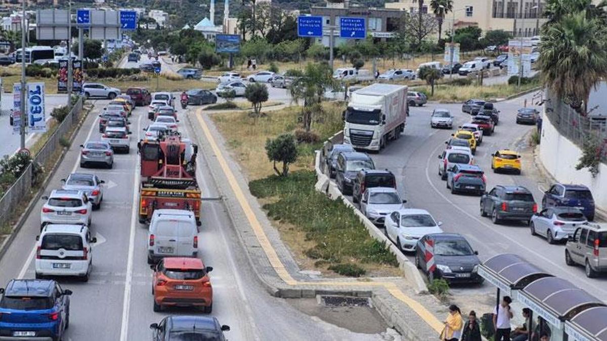 Turizm cenneti Bodrum'a 24 saatte 20 bin araç giriş yaptı