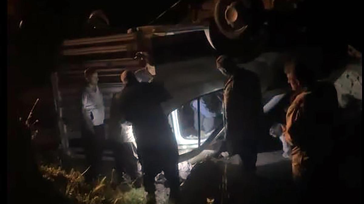 Küçükbaş hayvan yüklü kamyonet devrildi; 1'i ağır, 2 yaralı