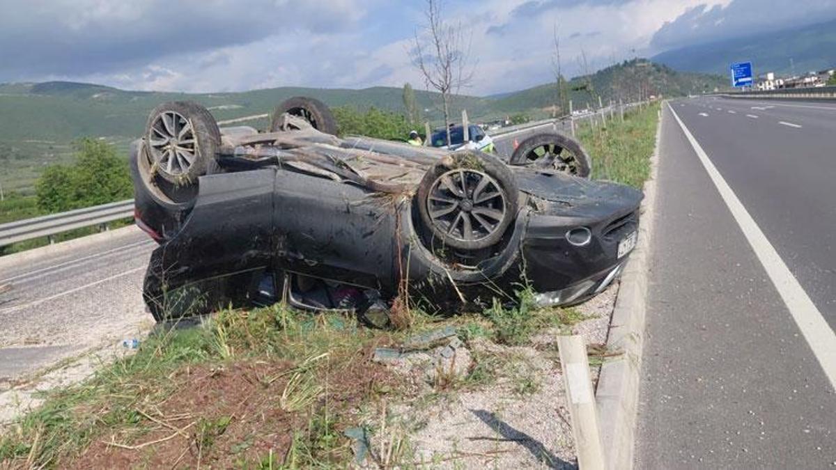 İznik'te takla atan otomobildeki anne ile oğlu yaralandı