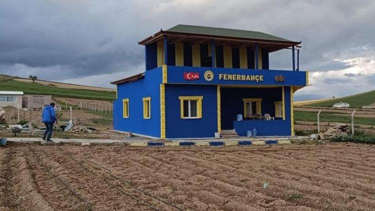 Kayseri'de Fenerbahçe taraftarı, hayalini kurduğu evi yaptı