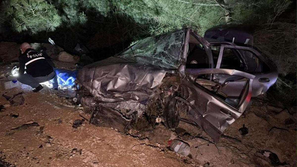 Adana'daki feci kazada karı koca öldü, 4 yaşındaki çocukları yaralandı