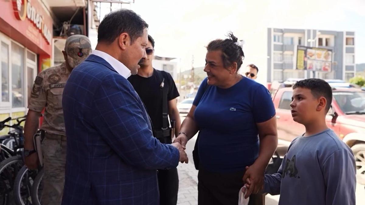 Hatay Valisi Masatlı esnafla bayramlaştı
