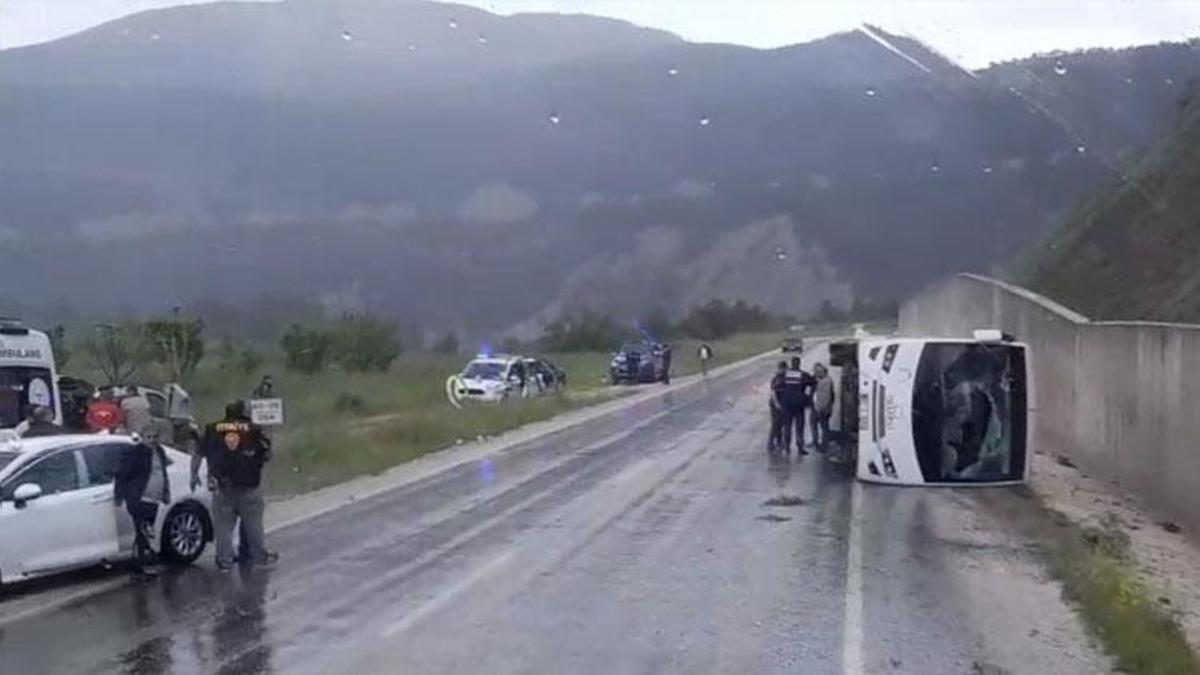 Reşadiye’de otobüs ile itfaiye aracı çarpıştı