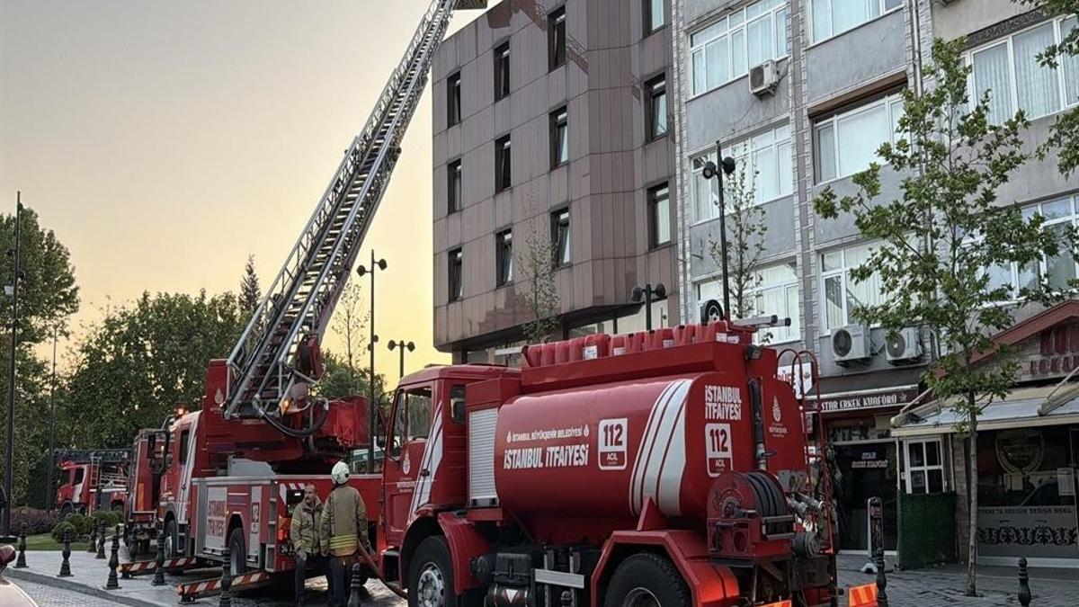 Topkapı'da otel yangını: En üst katta çıktı, 1 kişi öldü!