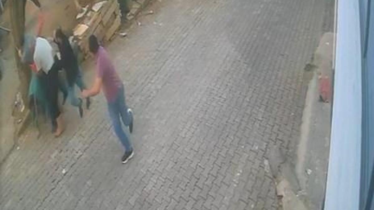 Kesilmek üzereyken kaçan boğa güçlükle yakalandı; o anlar kamerada