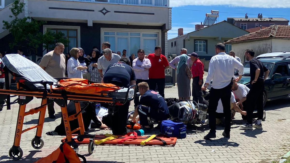Otomobil ile çarpışan motosikletteki 2 kişi yaralı