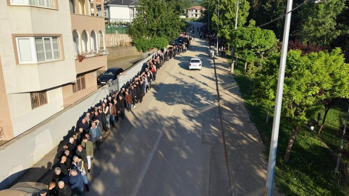 Bursa'da 60 yıldır süren gelenek! 1 kilometrelik kuyruk oluştu