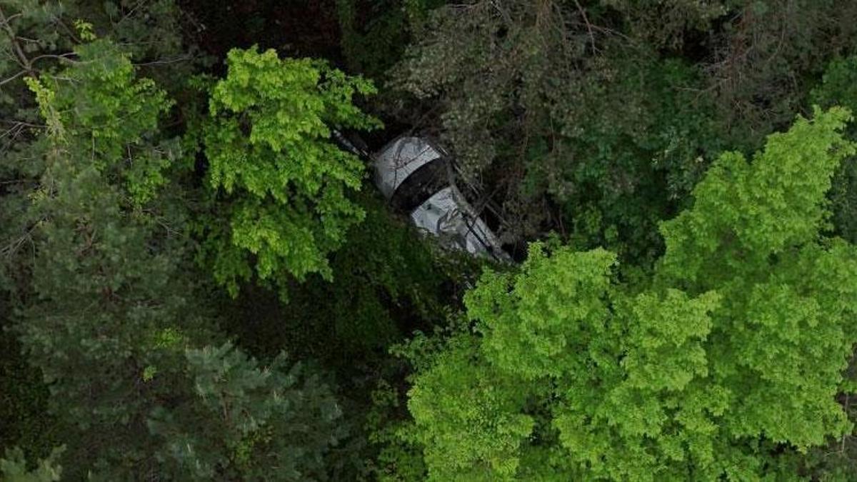 Nişanlı çifti ayıran kazada araç uçuruma yuvarlandı