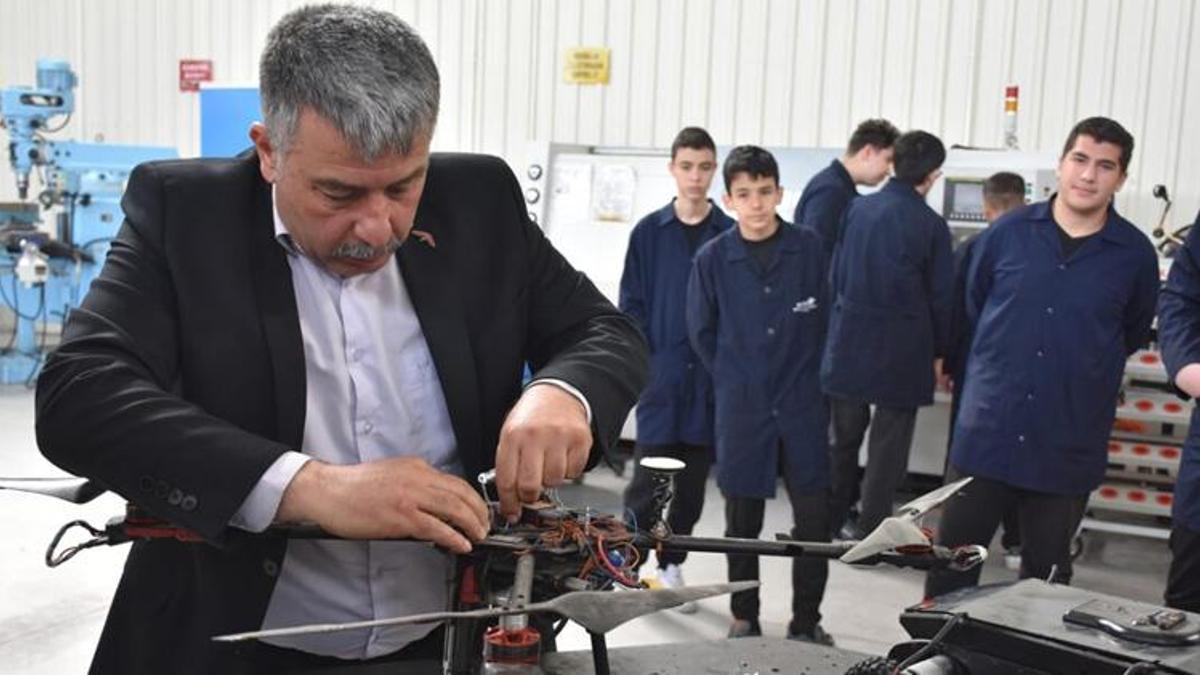 Meslek liseli öğrenciler savunma sanayisinin ihtiyaçlarına göre yetiştiriliyor