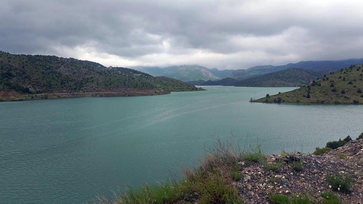 Sivas'ta kuruma noktasına gelen baraj, 18 yıl sonra yeniden dolup taştı