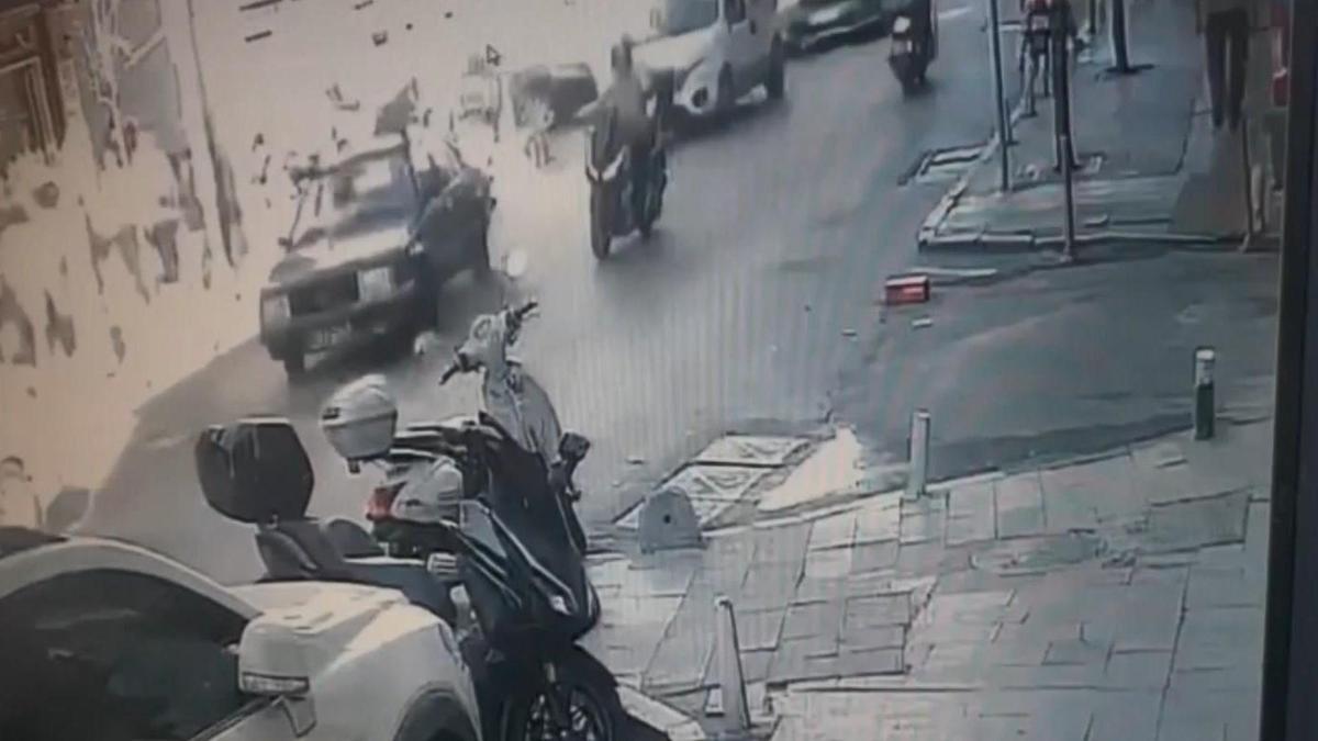Kağıthane’de hatalı sollama kazası kamerada