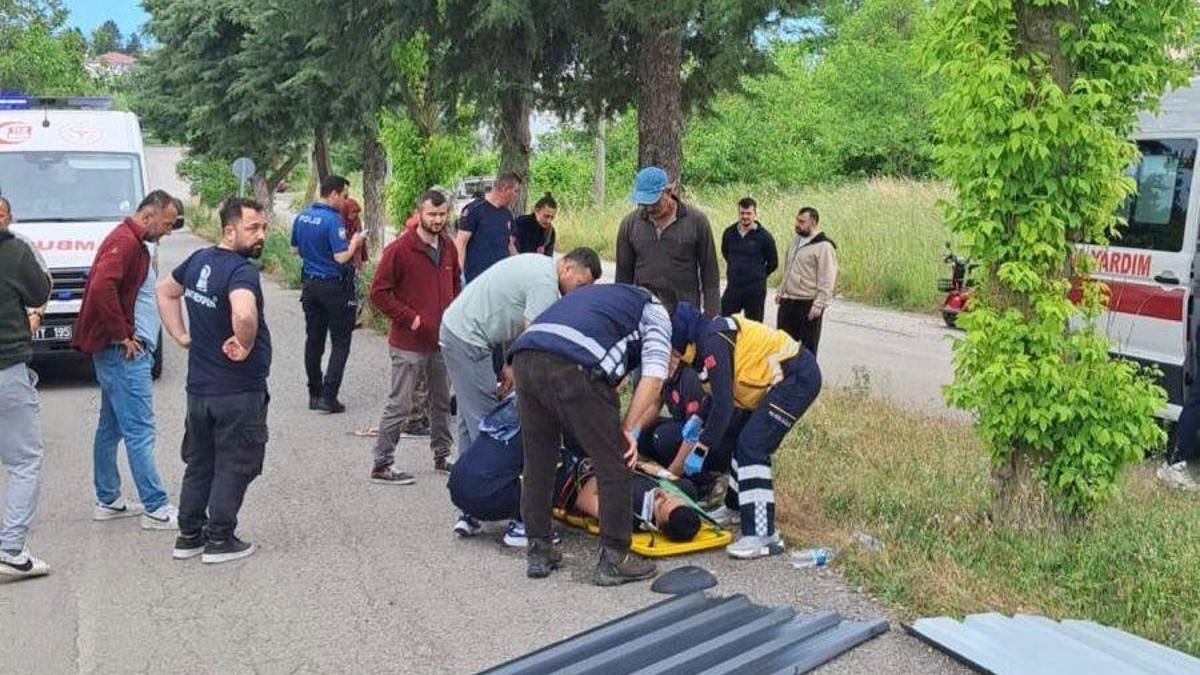 Kamyon ile kamyonet çarpıştı; 5 yaralı