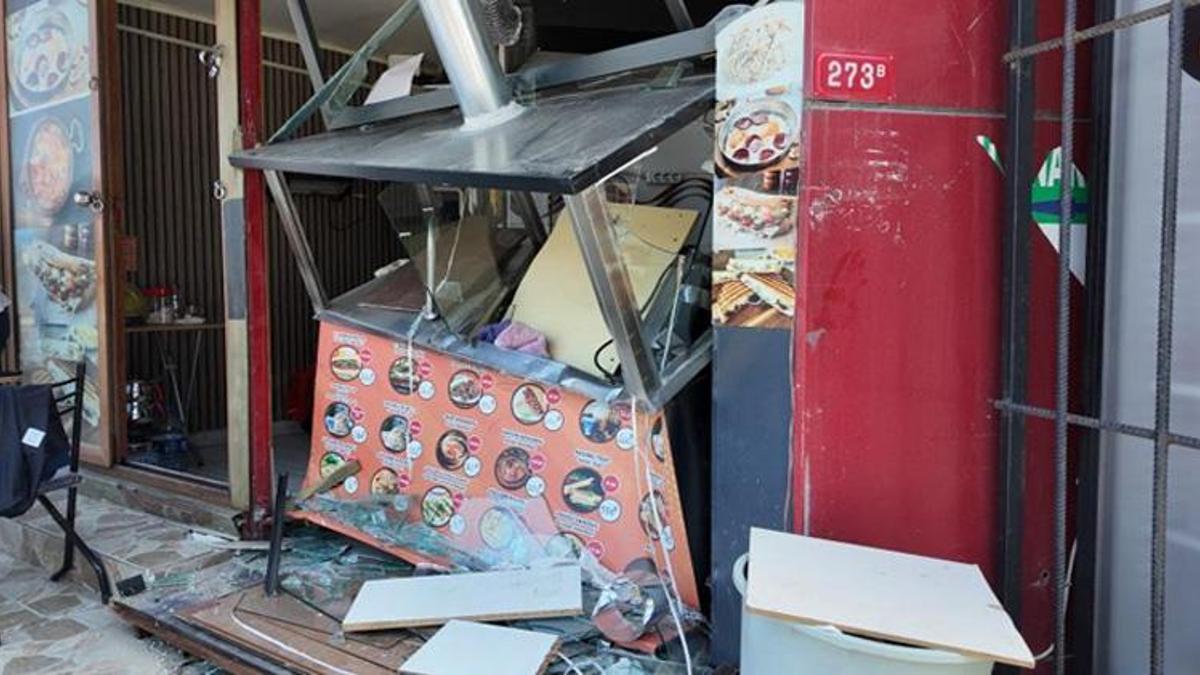 Yürekleri ağza getiren kaza! Aracıyla hızla restorana daldı