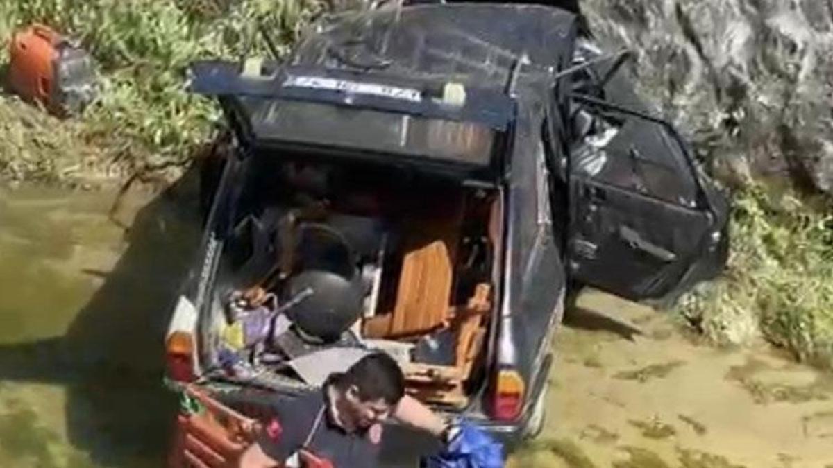 Bartın'da otomobil dere yatağına devrildi 3 kişi yaralandı