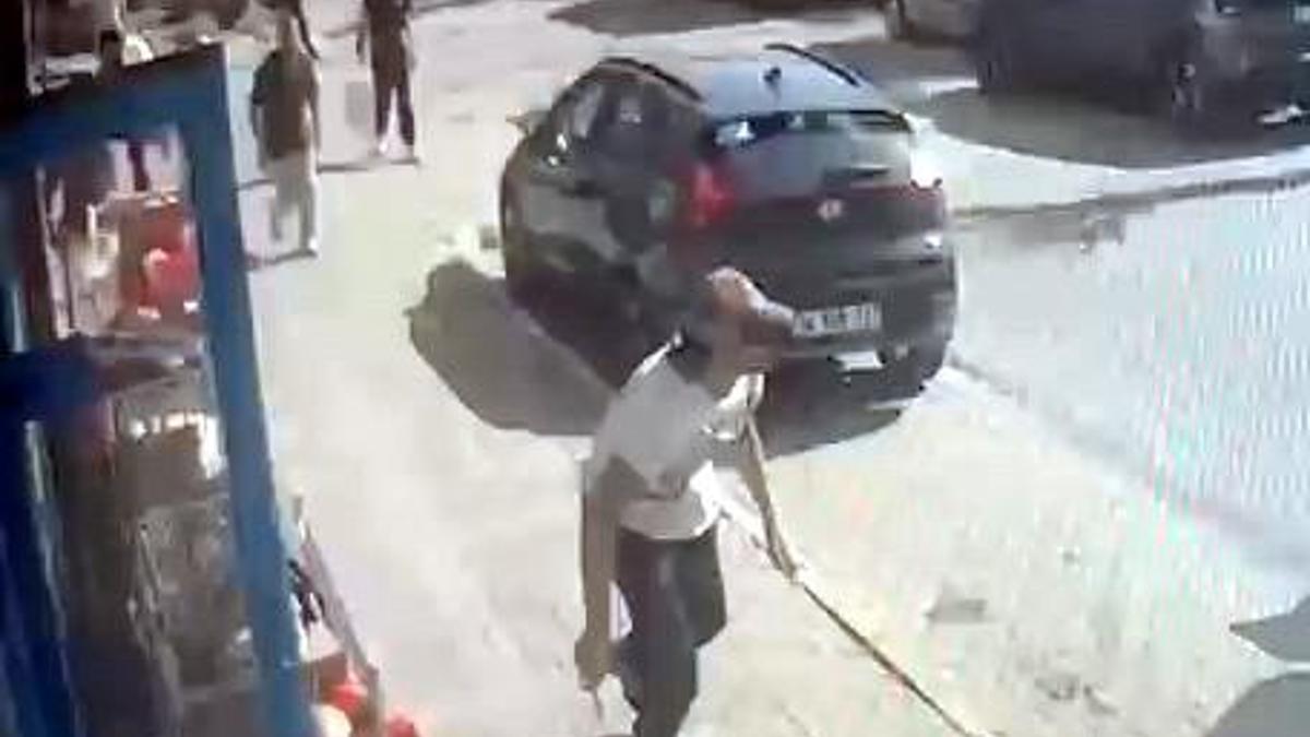 Avcılar’da çocuk kavgasına büyükler karıştı: 1 yaralı, 3 gözaltı