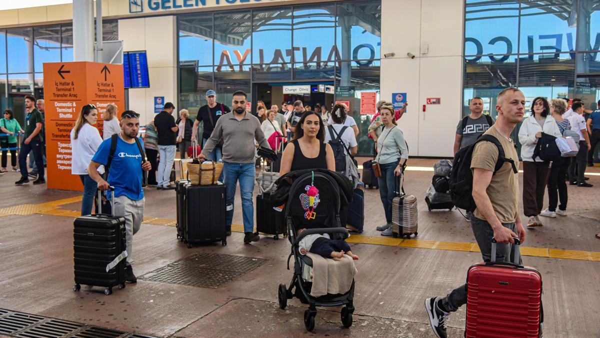 Antalya'ya 5 ayda hava yoluyla 3,5 milyon turist geldi