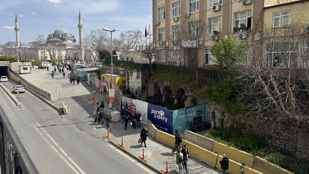 Tarihi yarımadada Roma kalıntısı üzerine elektrik binası yer alıyor!