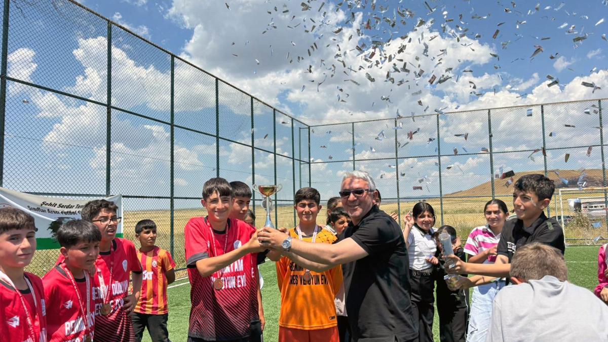 Şehit Uzman Çavuş Serdar Temelli anısına futbol turnuvası