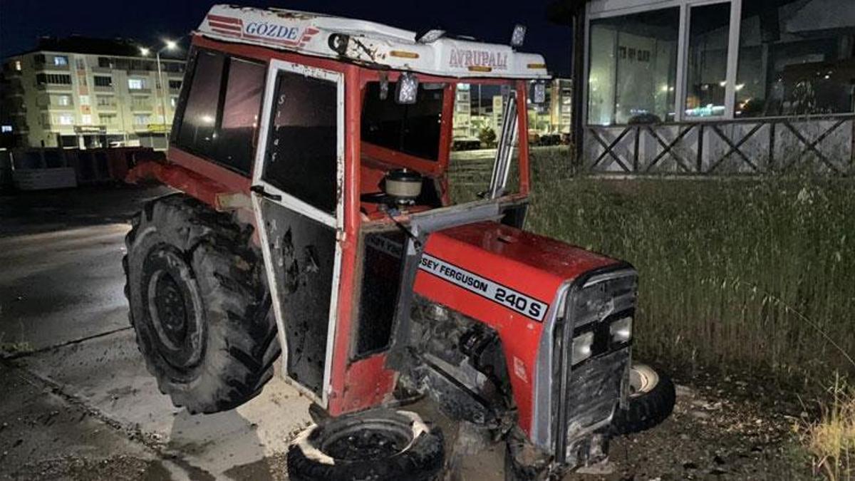 Samsun'da kaldırıma çıkan traktör ağaca çarptı