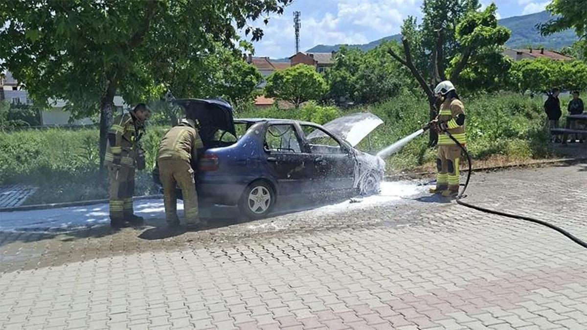 İnegöl'de seyir halindeki otomobil yandı