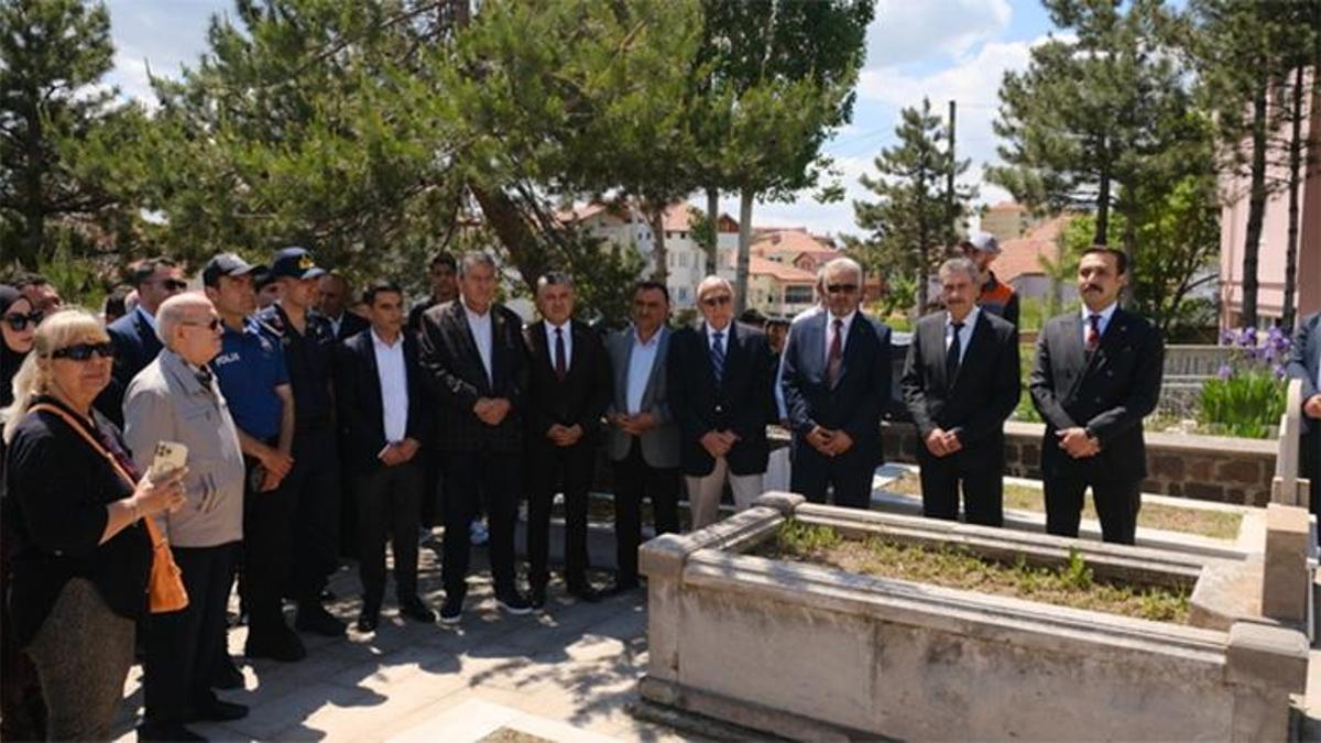 Sivas'ta emekli Korgeneral Polat mezarı başında anıldı