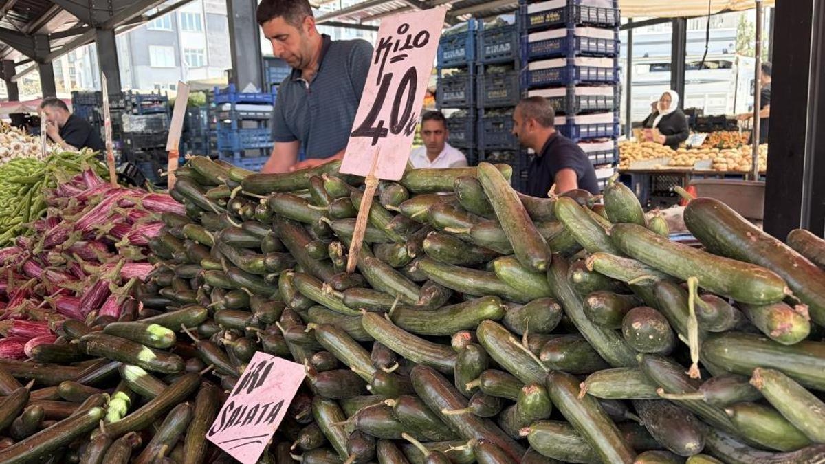 Havalar ısındı pazarda fiyatlar düştü! Temel gıdalar 25 liraya kadar geriledi