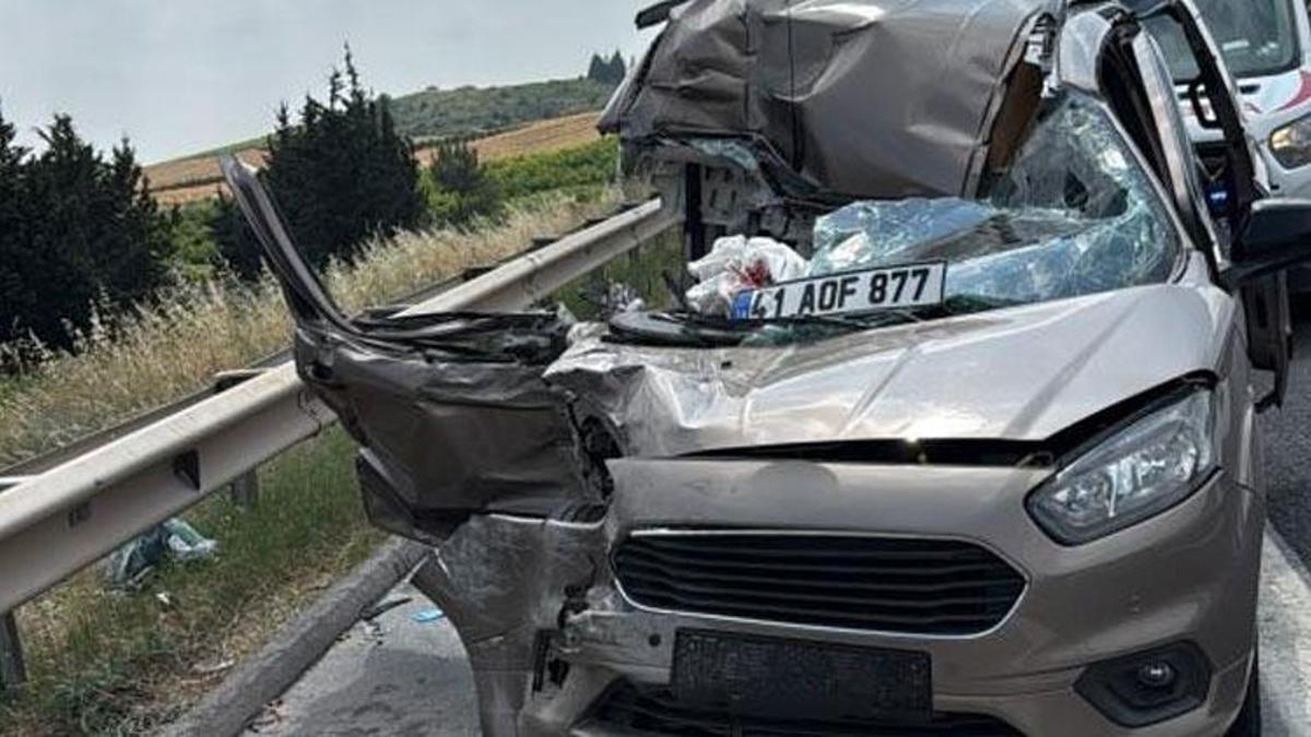 Ticari araç ile tırın çarpıştığı kazada 1 kişi hayatını kaybetti, 4 kişi yaralandı