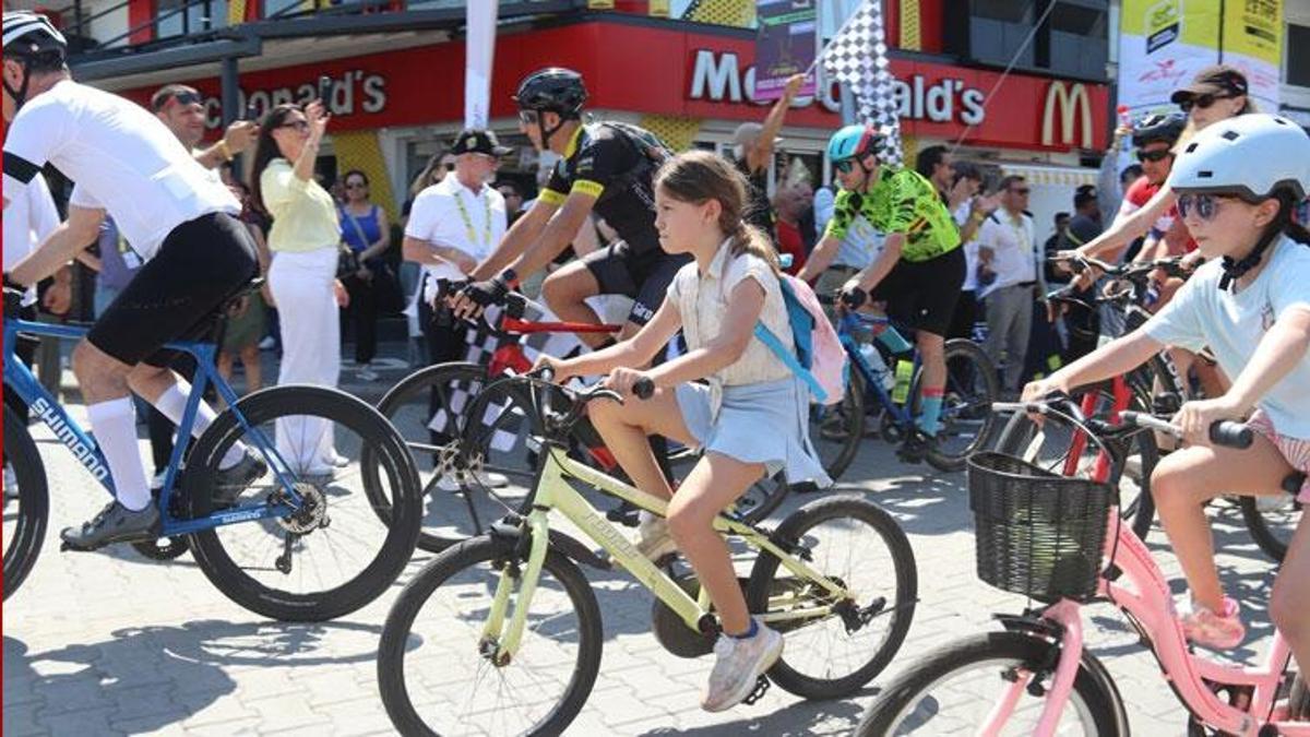 Sokaklar L'Etape Marmaris by Tour de France ile renklendi