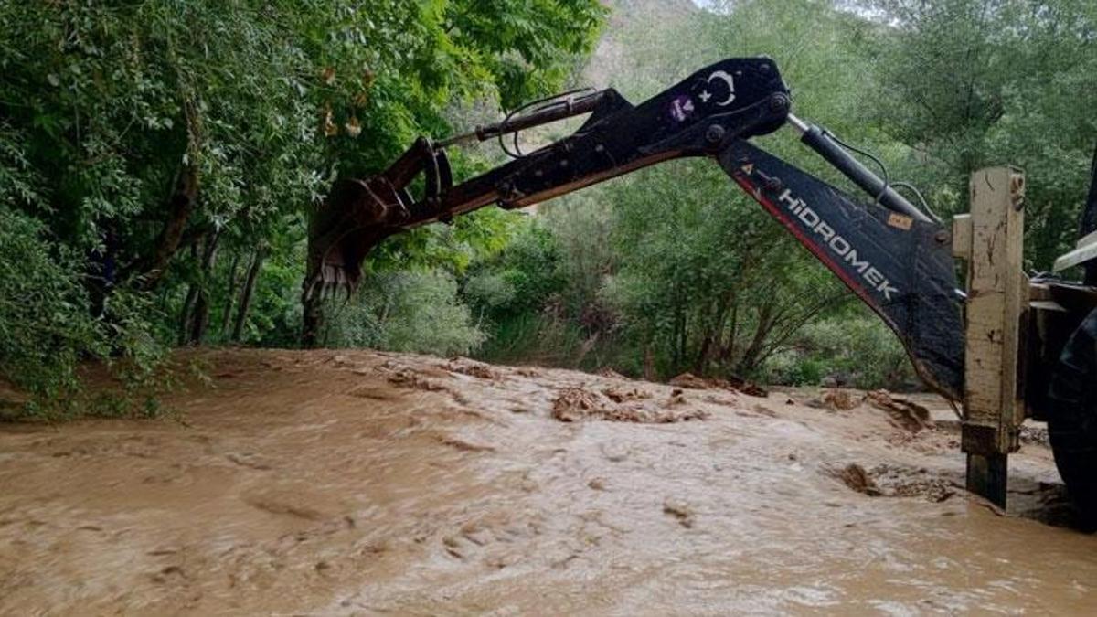Malatya'da sağanak Kozluk Çayı'nı taşırdı, yürüyüş rotaları su altında kaldı