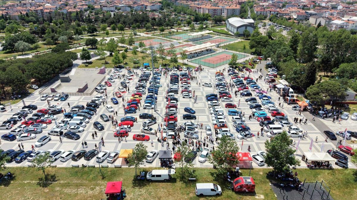 Tekirdağ’da, modifiye araç tutkunları bir araya geldi
