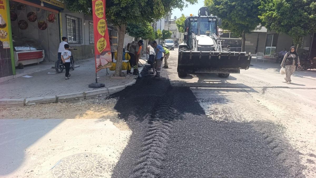 Akdeniz’de altyapı çalışmaları sonrası bozulan yollar asfaltlanıyor
