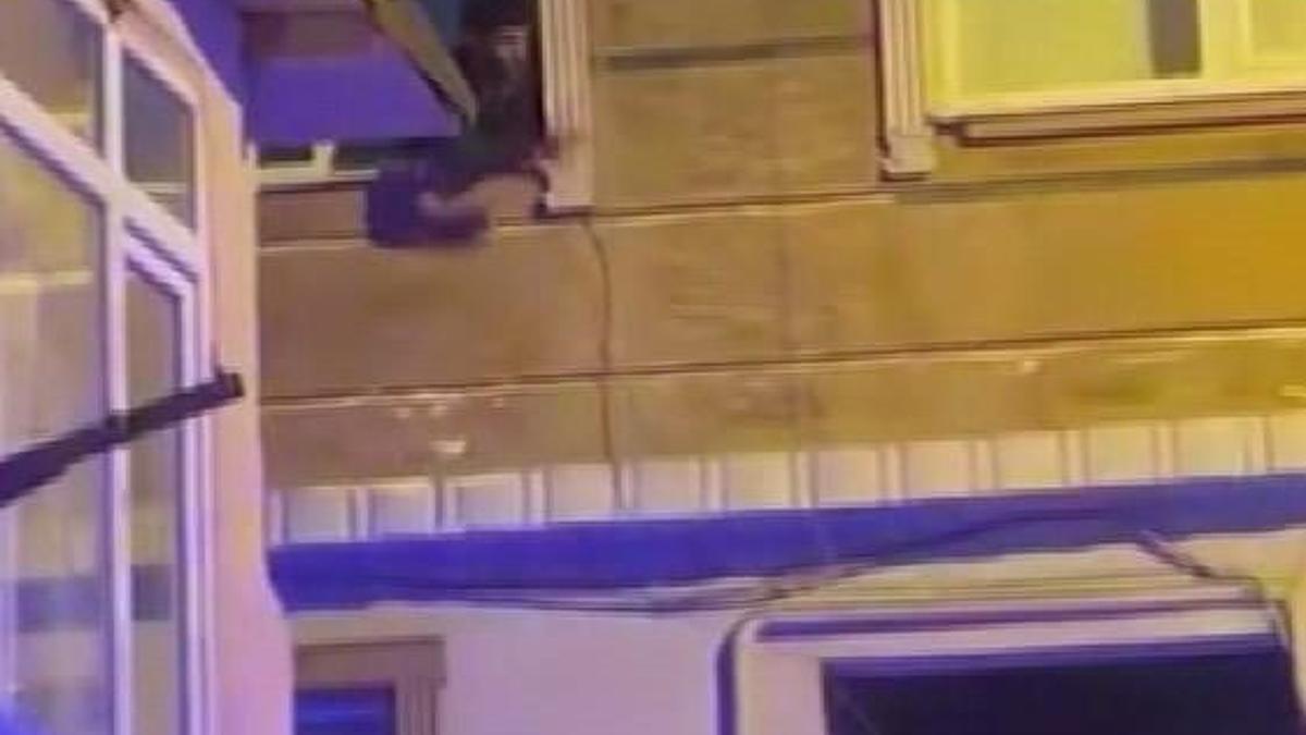 Fatih'te annesinden para istedi, alamayınca bıçakla rehin aldı