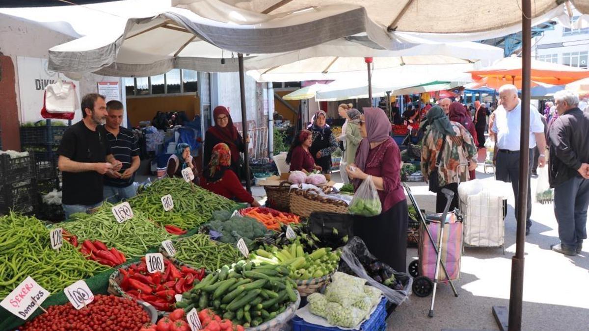 Yaz meyvelerinde fiyatlar düştü! Vatandaşlar kapış kapış aldı