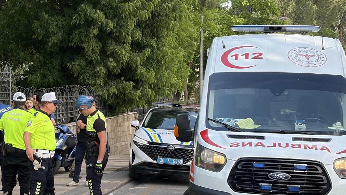 Denizli'de aydınlatma direğine çarpan motosikletteki 2 lise öğrencisi yaralandı