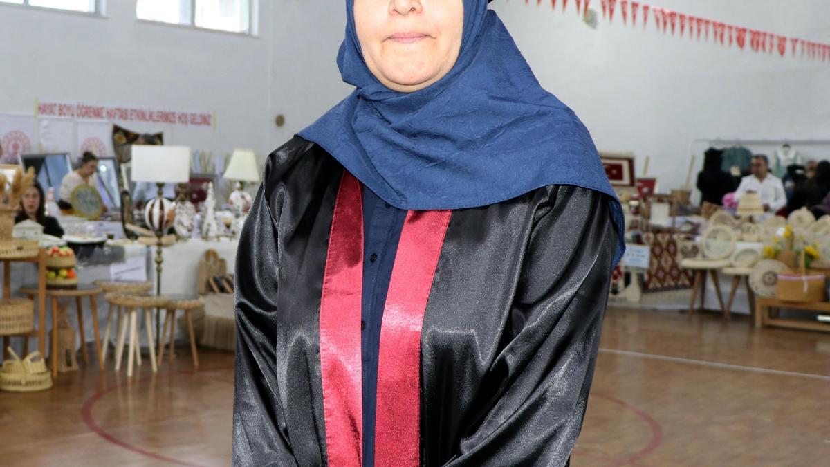 56 yaşında lise diploması alıp kep attı; hedefi üniversite