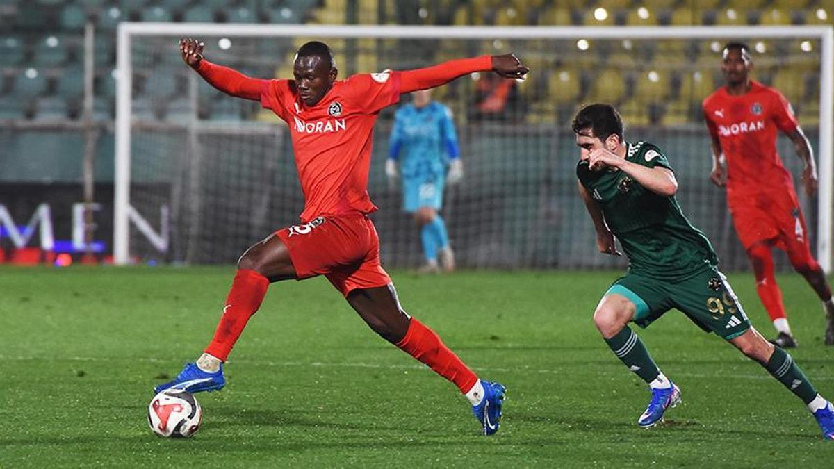 Manisa FK’dan ayrıldı, 450 bin euroya rakip takıma transfer oldu