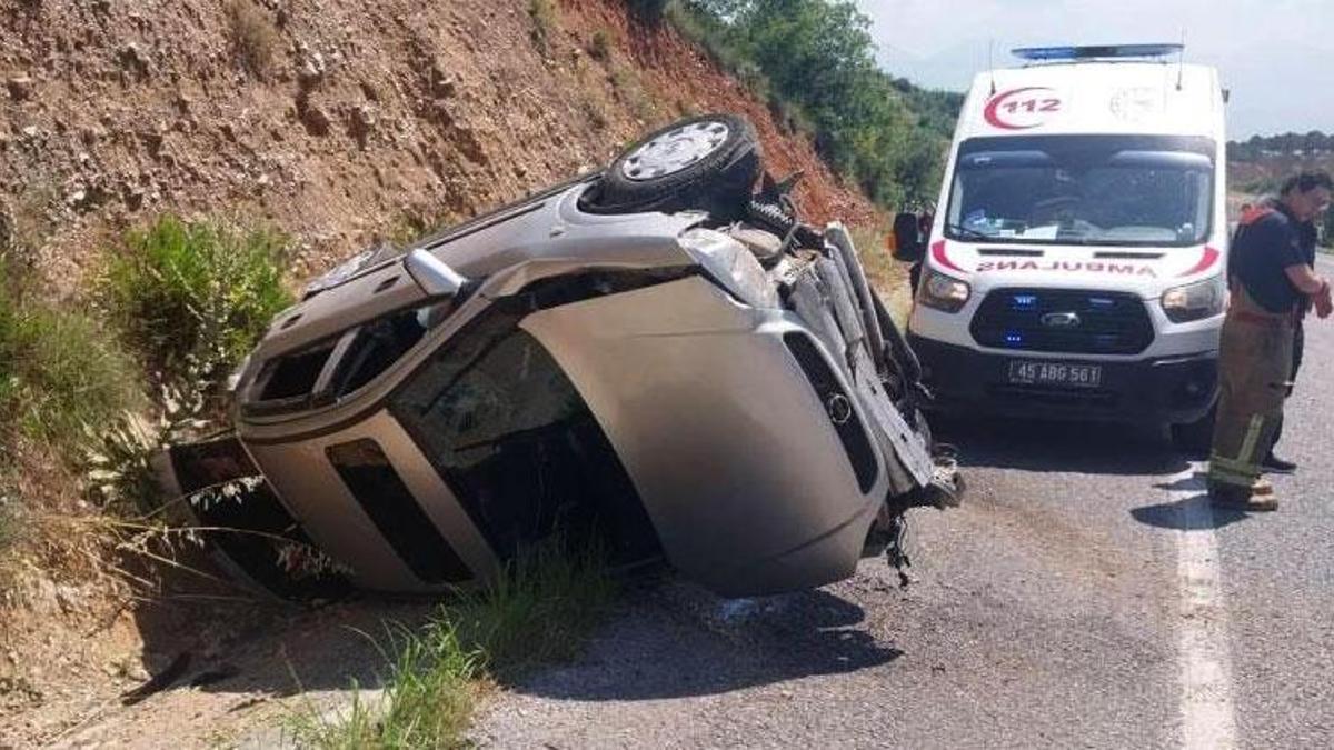 Salihli’de kontrolden çıkan otomobil takla attı