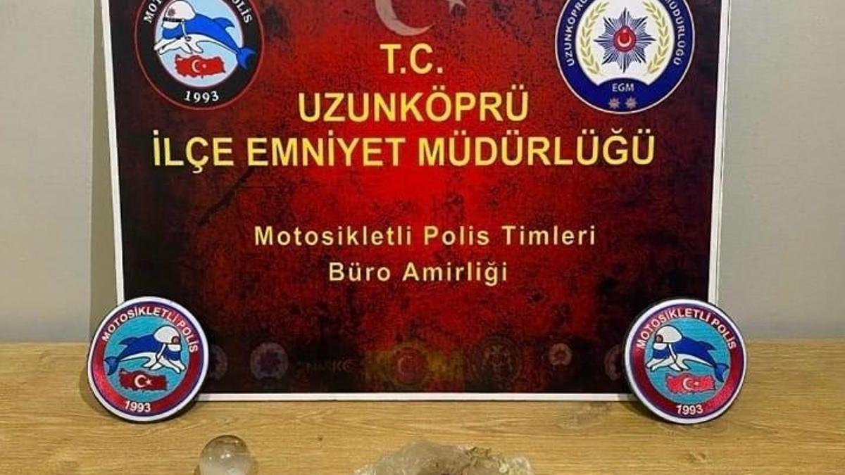 Edirne’de üzerinde uyuşturucuyla yakalanan şüpheliye gözaltı